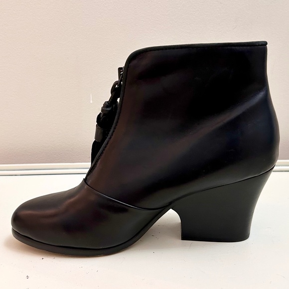 Rag & Bone Darcy Black Leather Rounded Toe Front Zip Up Tassel Ankle Boot sz 7.5 - Picture 5 of 8